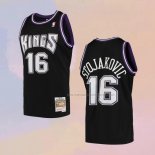 Camiseta Sacramento Kings Peja Stojakovic NO 16 Mitchell & Ness 2001-02 Negro